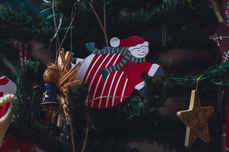 Seasonal Crafts: Fun Ideas Using Our Exclusive Products